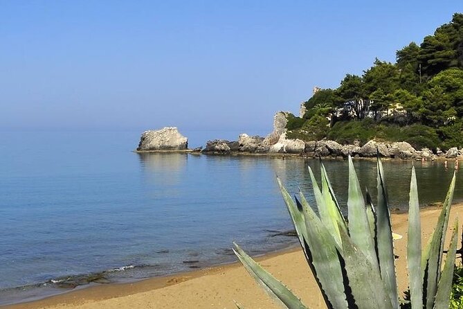 Corfu: A relaxed day at Glyfada Beach - Beach clubs, sunbeds, and your 3–5 hour sweet spot