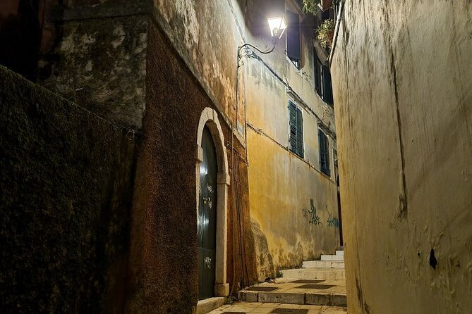 Corfu Ghost Stories, Dark Legends & Facts Night Tour - The guide factor: licensed storytelling, and yes, a talking cat