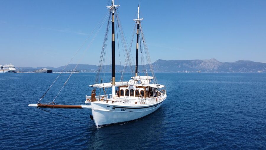 Corfu: Sunset Cruise on Classic Boat with Cocktails & Snacks - Who Should Book This Cruise in Corfu Town