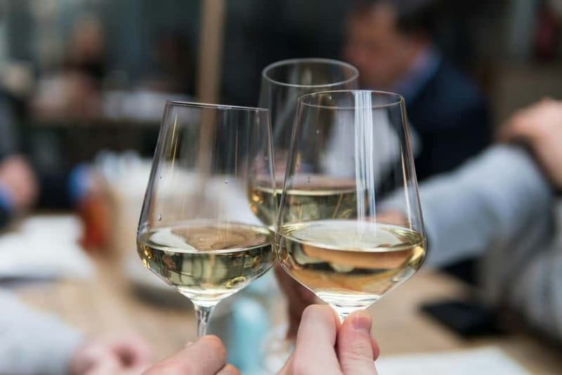Corfu: Wine Tasting with 5 native grape varieties. - Under-18 participation: how the non-alcoholic option works in practice