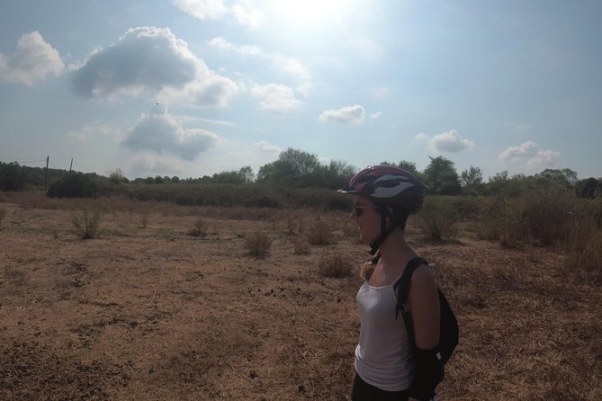 e-MTB Tour - Durrells Farm & Crab Lake [30Km - 18Mi] - The countryside mix: tarmac, gravel, hills, and hawk spotting