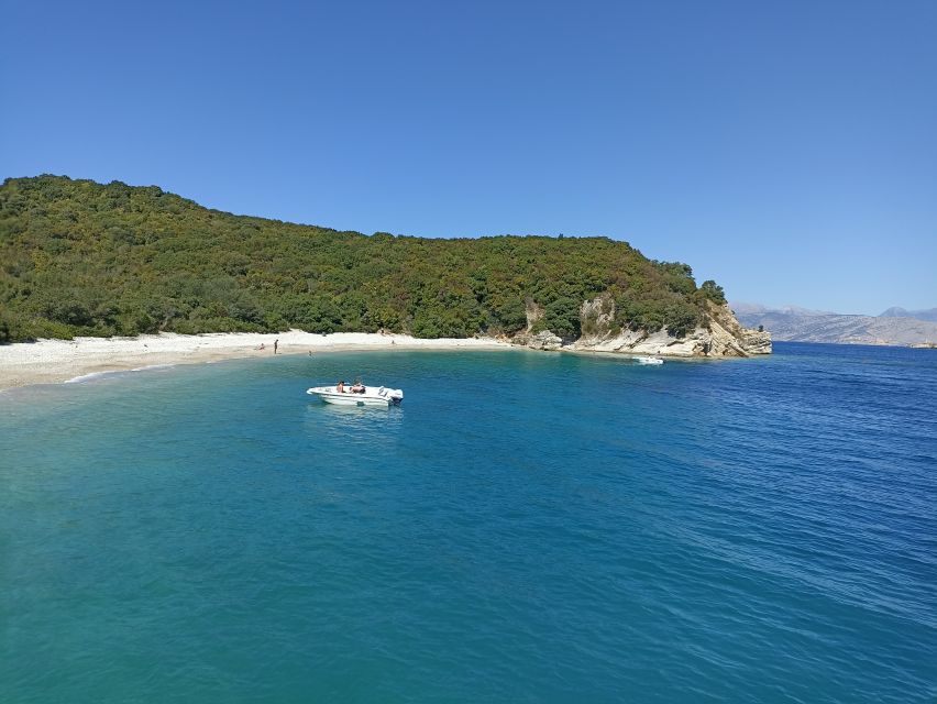 East coast cruise - Sightseeing and Lunch - The morning sail: fortress views and a clear first wow