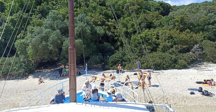 East coast cruise - Sightseeing and Lunch - Getting to the meeting point and finding the right boat
