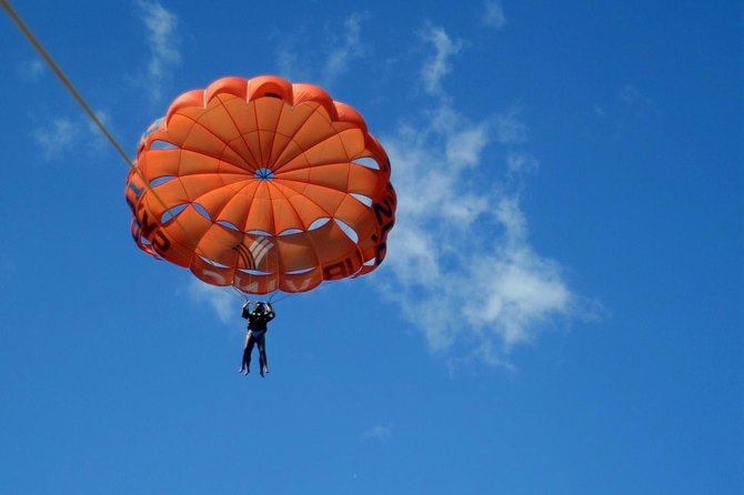Parasailing - The flight setup: choosing single or double and using the safety gear