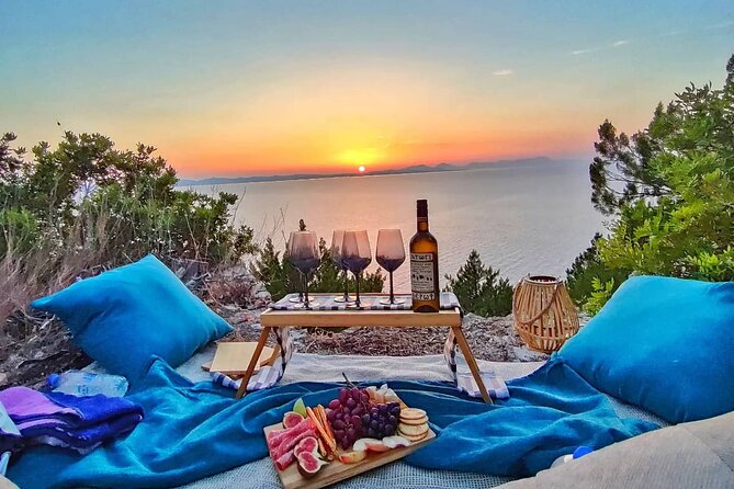 Private cruise Sunset Tour at the Syvota Lighthouse - The 7:00 pm cruise loop: getting to the right water at the right hour