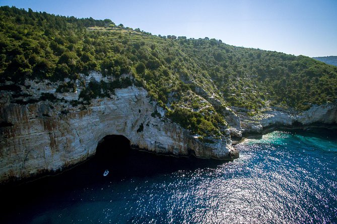 Private Skippered cruise from Corfu to Paxos/Antipaxos islands - Why a private Paxos and Antipaxos cruise can feel like better value