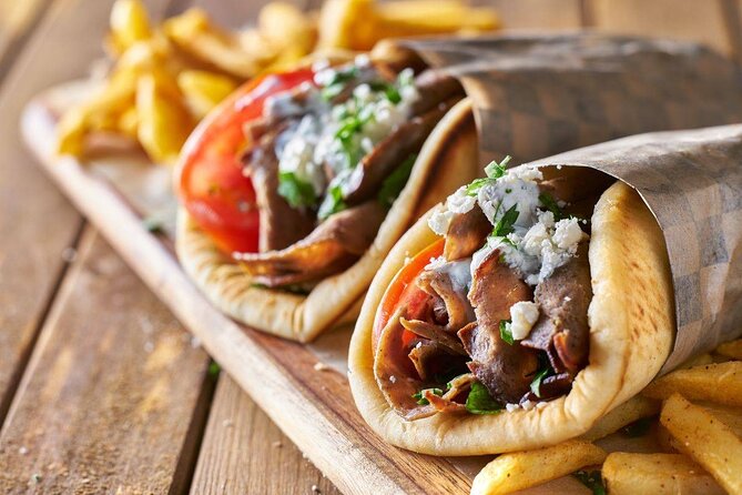 Stories of Food and Culture in the Old Town of Corfu - Getting Your Bearings: The Meeting Point and the Tour Rhythm