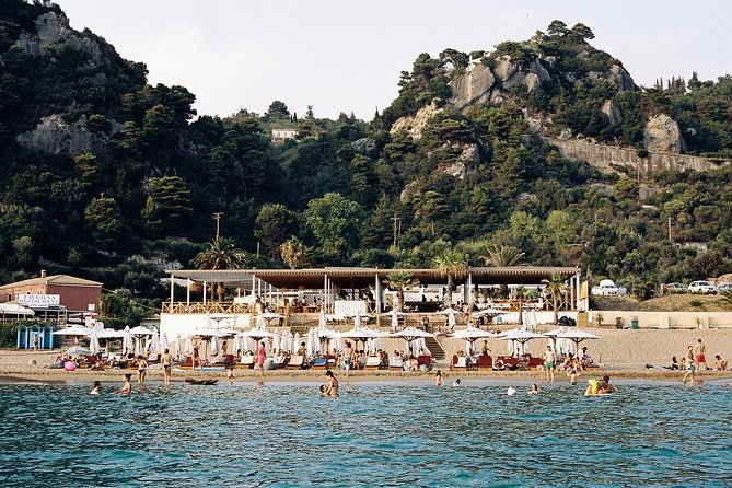 The Amazing Glyfada Beach - Reserved sunbeds and umbrellas: included comfort that saves time